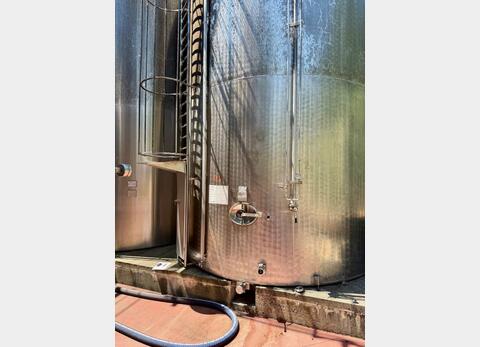 Stainless steel tank - Brushed exterior finish - Flat bottom