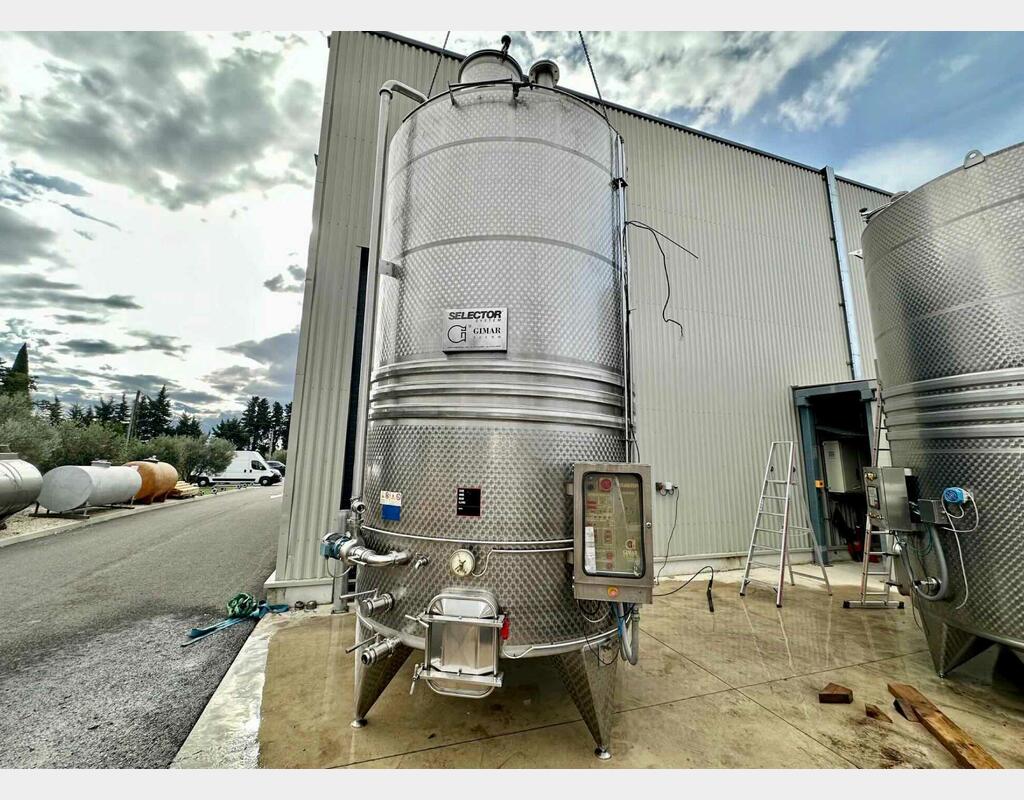 Temperature-controlled stainless steel tank - Self-draining - Conical bottom on legs