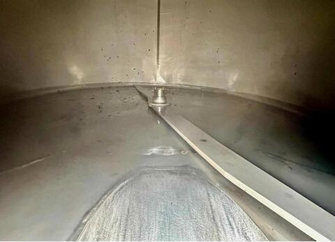 Temperature-controlled stainless steel tank - Self-draining - Conical bottom on legs