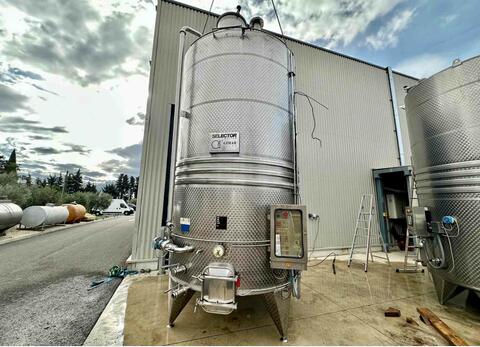 Temperature-controlled stainless steel tank - Self-draining - Conical bottom on legs