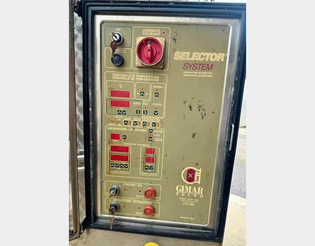 Temperature-controlled stainless steel tank - Self-draining - Conical bottom on legs