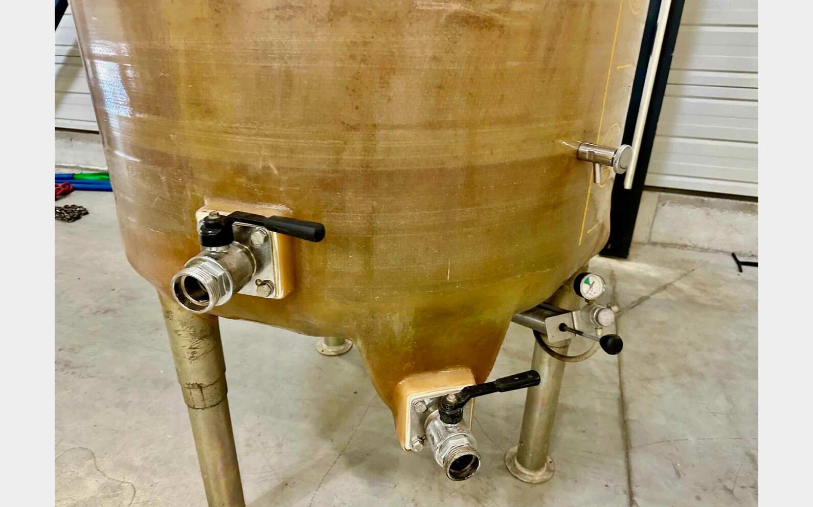 Fibreglass tank - Floating lid 10 HL (1,000 litres) V.S SAS