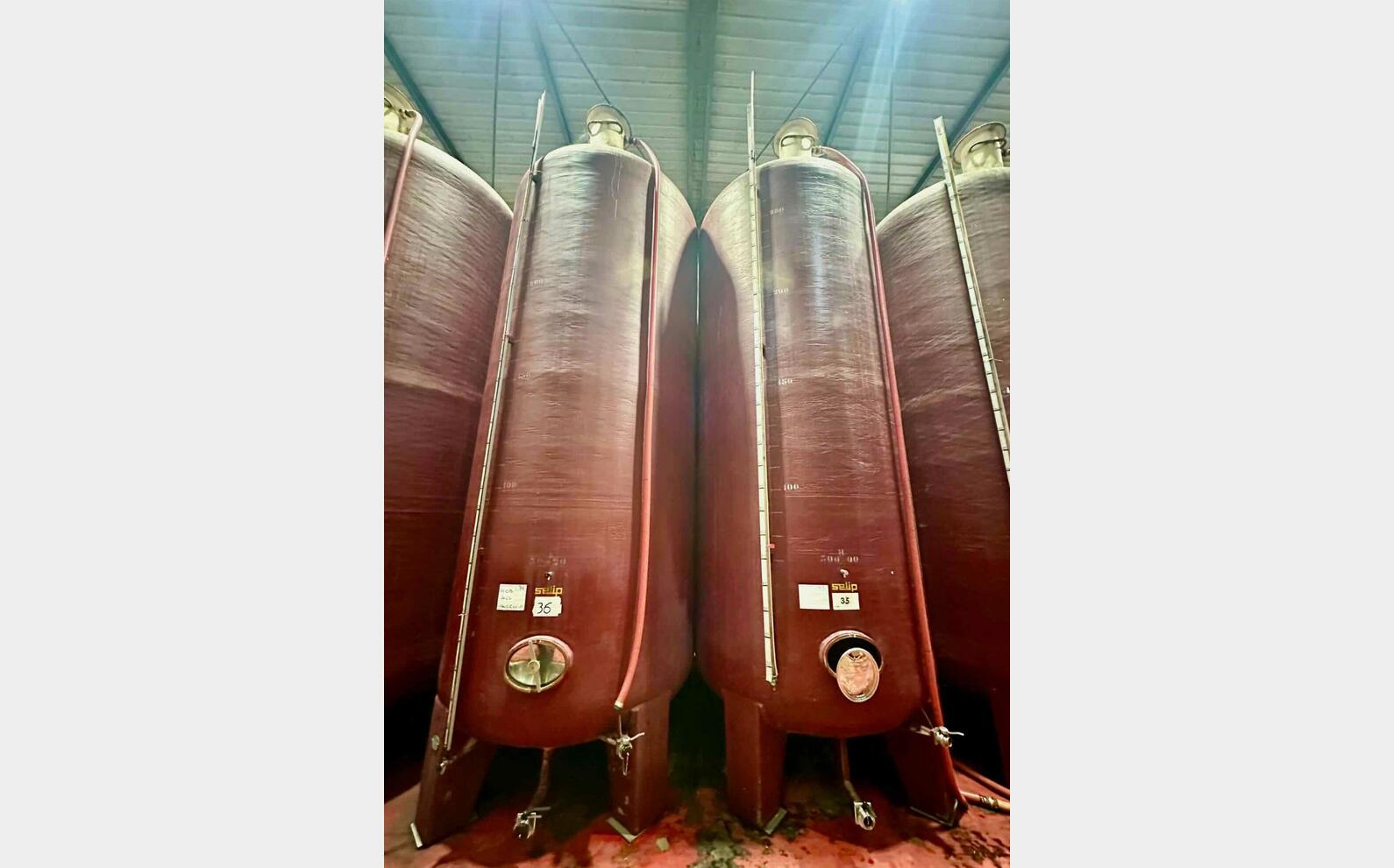 Cuve fibre ferm&eacute;e - Sur pieds 300 HL (30 000 litres) SELIP