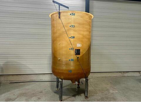 Fibreglass tank - On legs - Floating lid