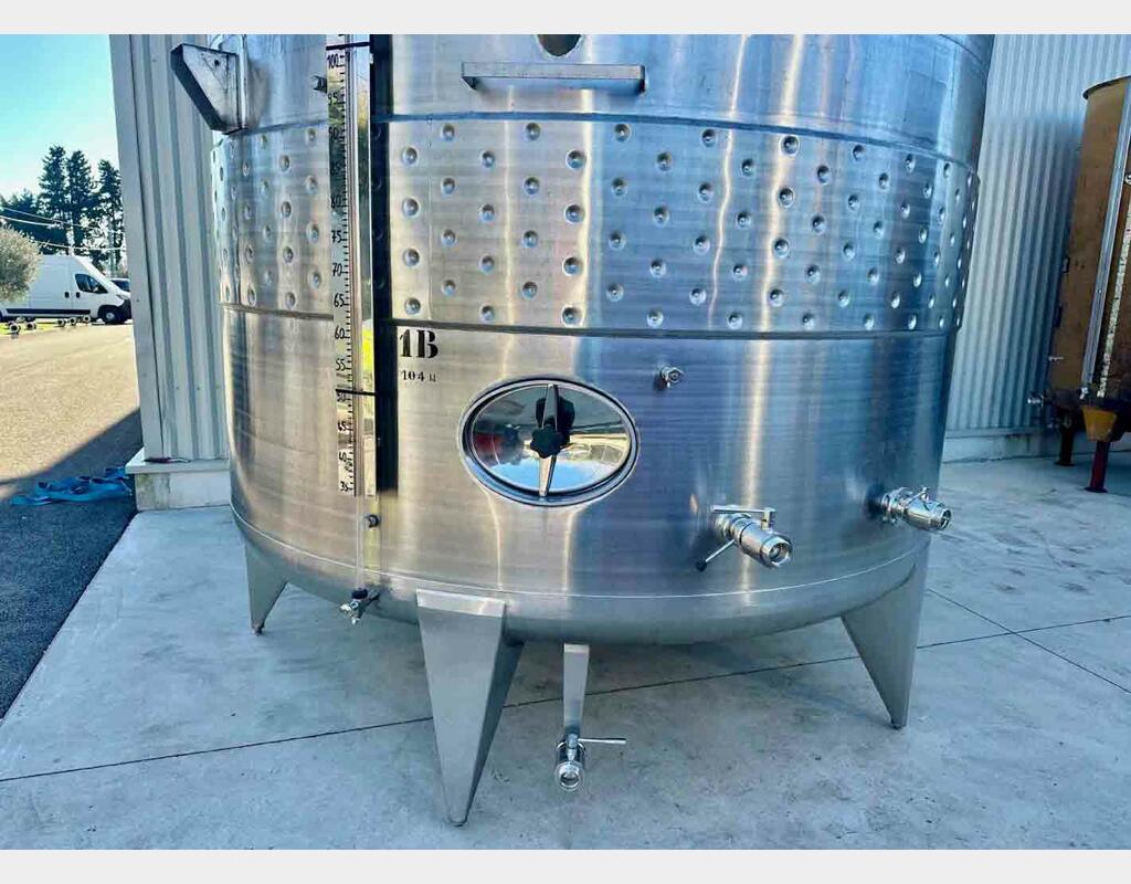 Temperature-controlled stainless steel tank - Conical bottom on compartmentalized base