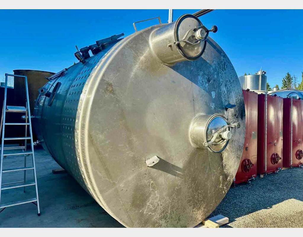 Temperature-controlled stainless steel tank - Conical bottom on compartmentalized base