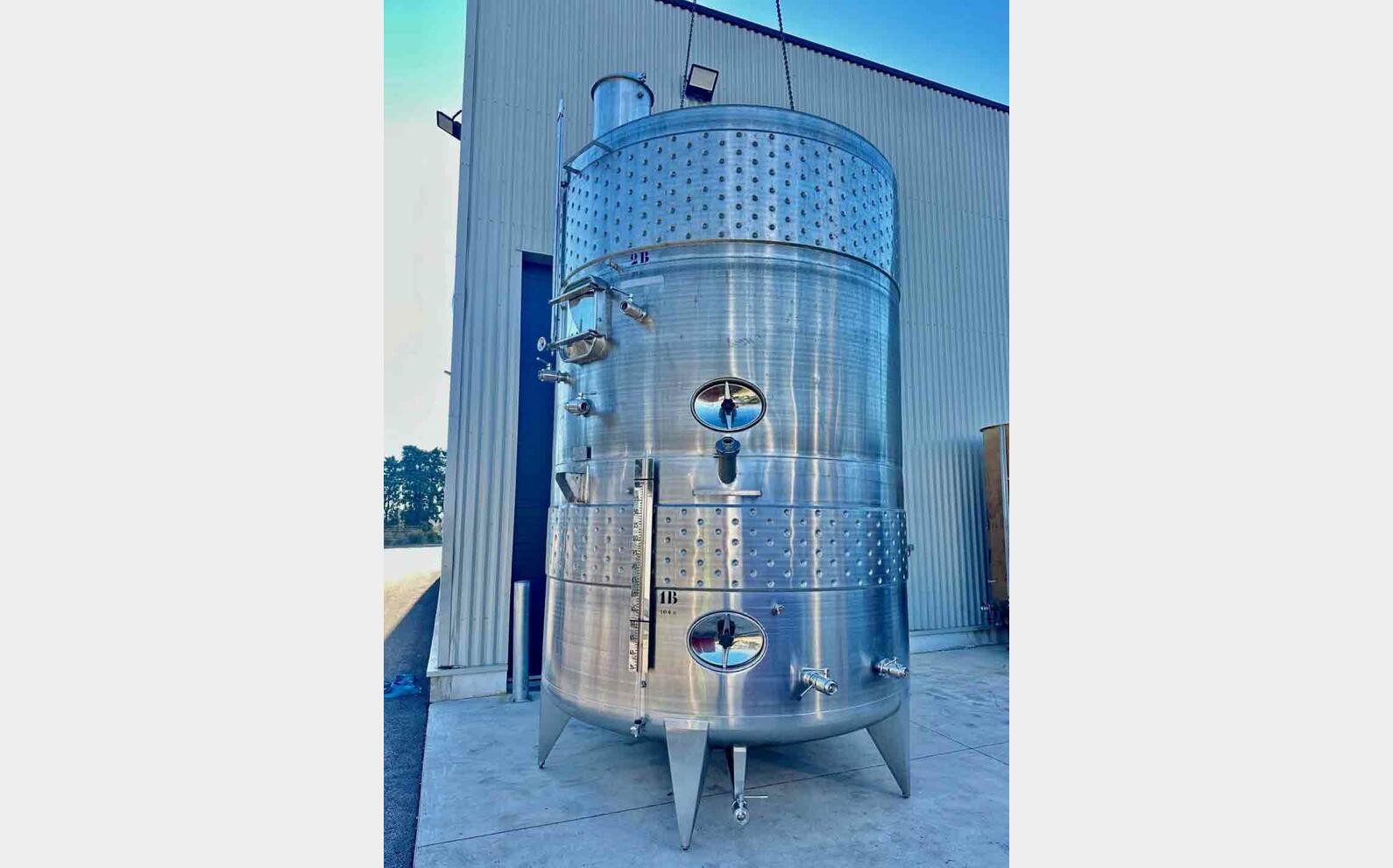 Ss tank - Temperature-controlled 94 + 104 = 198 HL (19,800 liters)