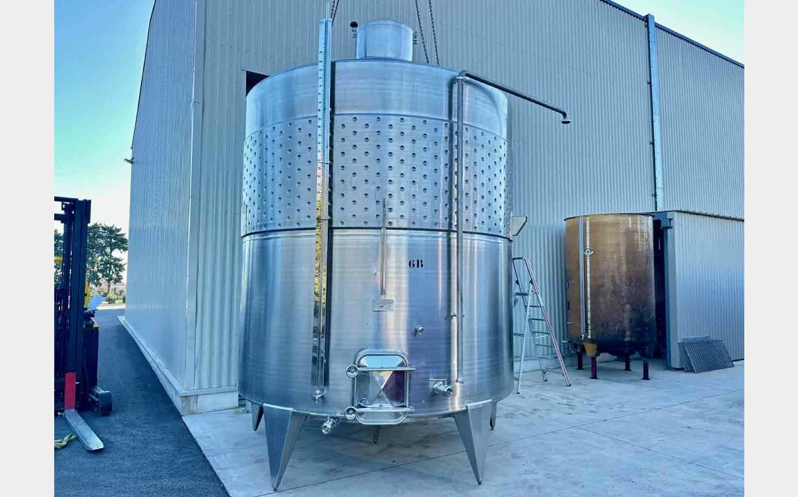 Cuve inox - Fond plat inclin&eacute; sur pieds 220 HL (22 000 litres) DEFRANCESCHI