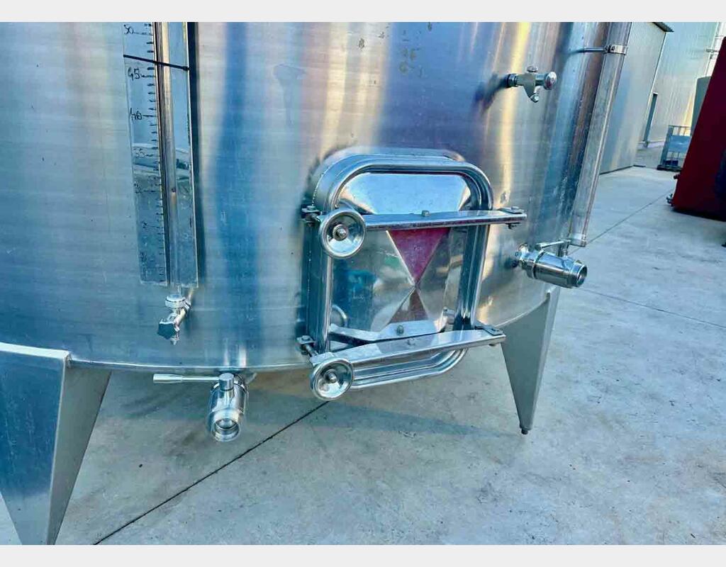 Temperature-controlled stainless steel tank - Conical bottom on legs