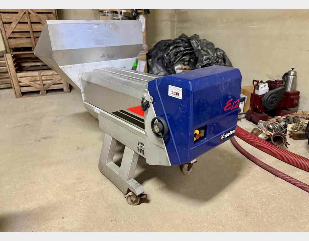 Egrappoir - DELTA E12