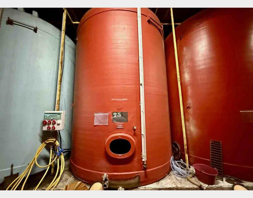 Fibreglass tank - Flat bottom with skid