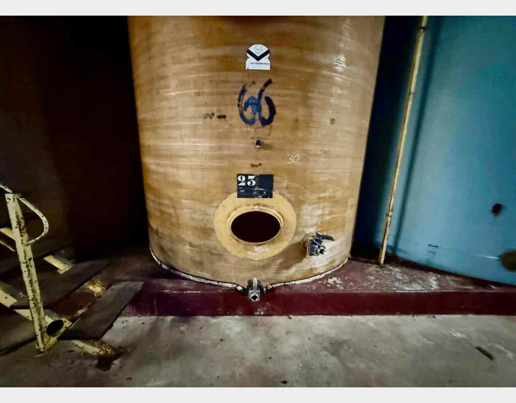 Fibreglass tank - Flat bottom with skirt