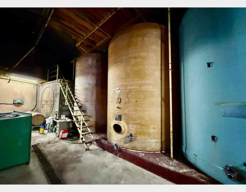 Fibreglass tank - Flat bottom with skirt