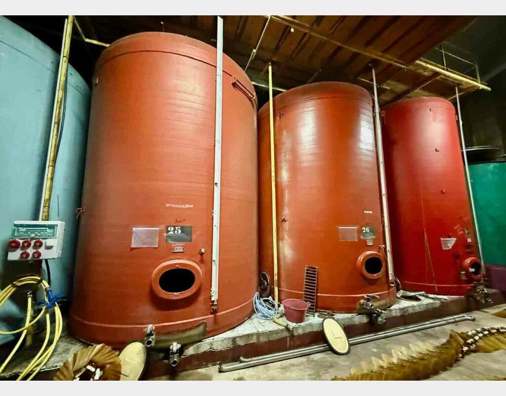 Fibreglass tank - Flat bottom with skid