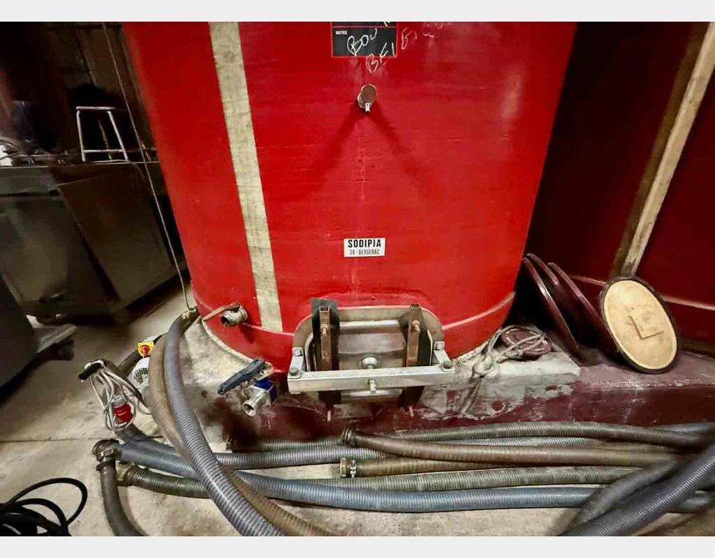 Fibreglass tank - Flat bottom with skid