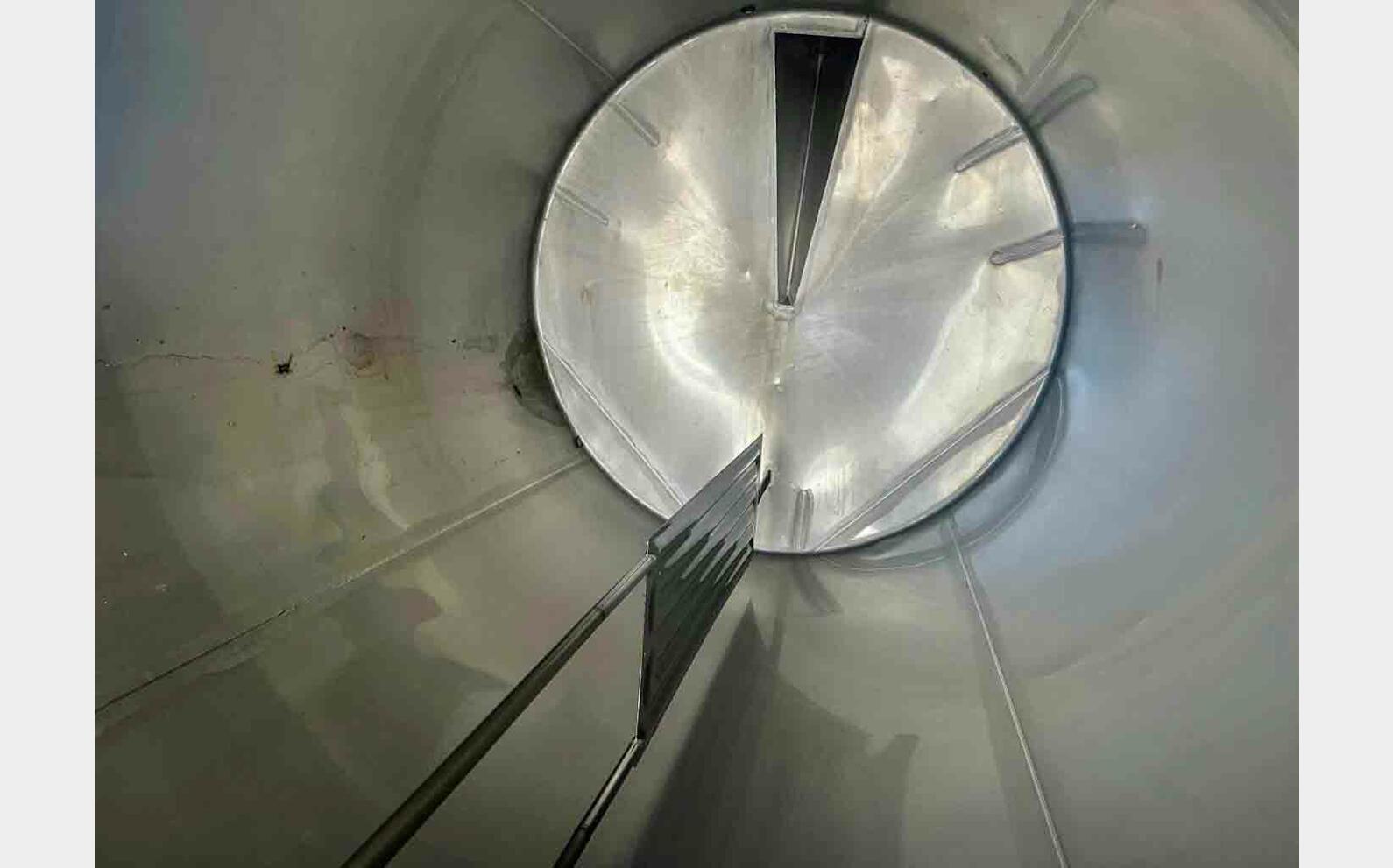 Cuve inox 304 thermor&eacute;gul&eacute;e sur pieds 50 HL (5 000 litres) CHASTEL