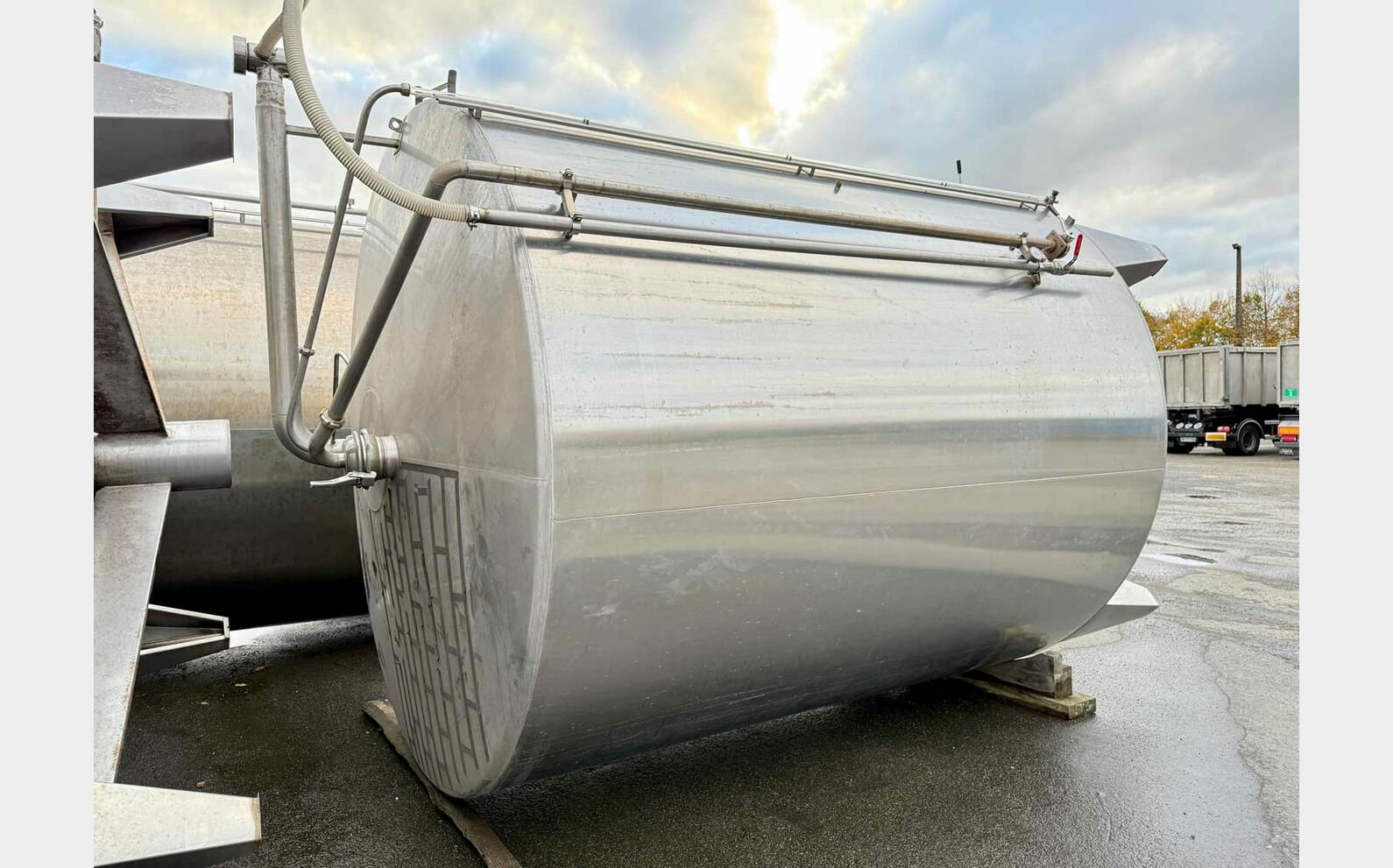  Ss tank - Conical bottom on legs STAI