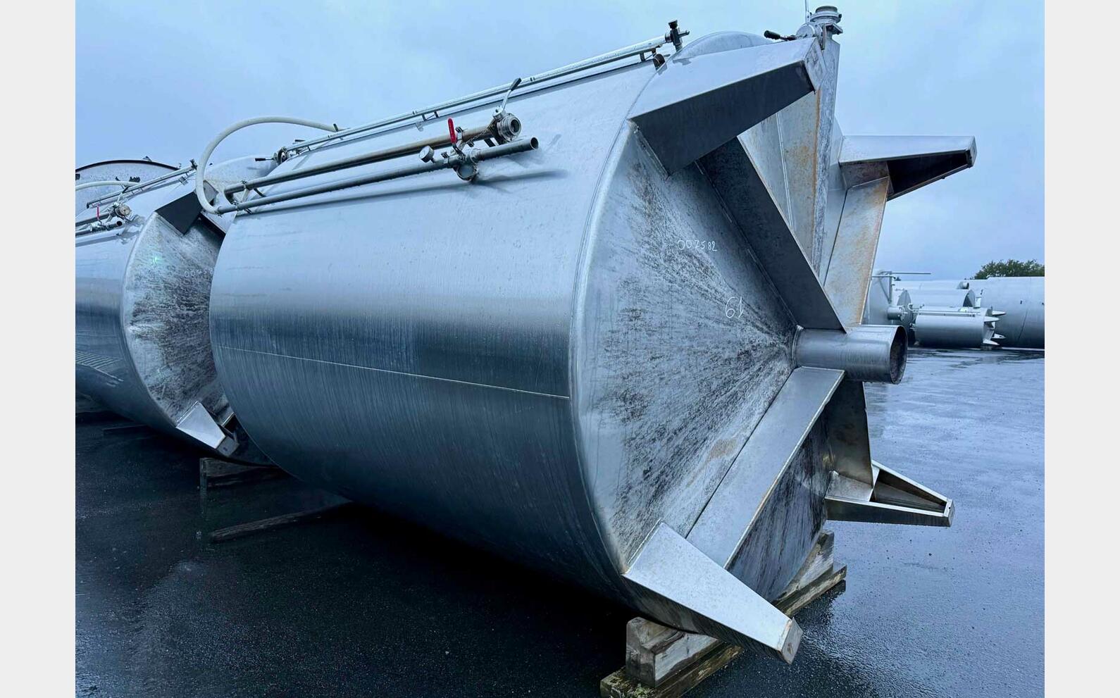  Ss tank - Conical bottom on legs STAI