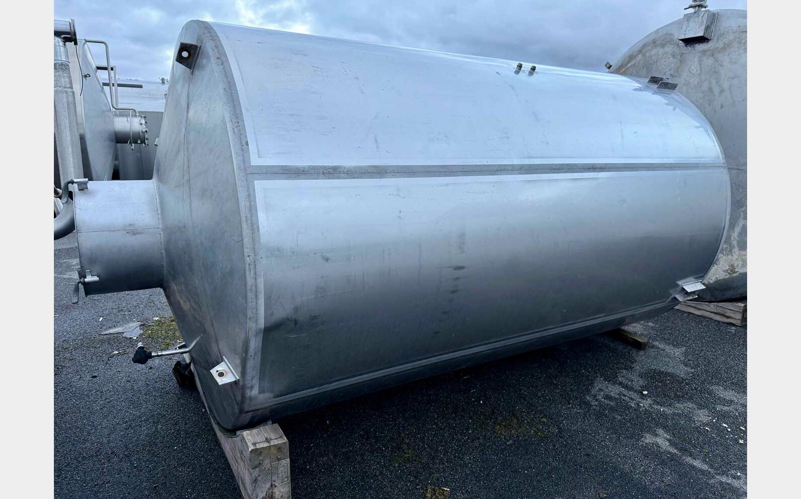 Ss tank - Flat bottom with boitard 85 HL (8,500 litres) BRAUTHITE