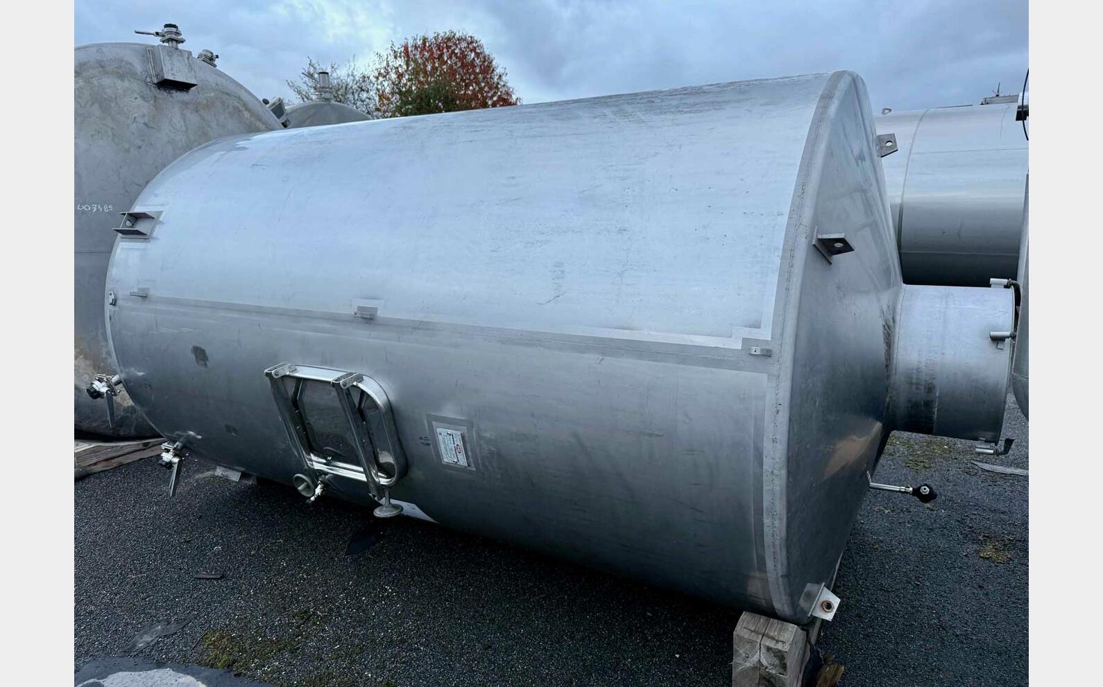 Cuve inox - Fond plat avec boitard 85 HL (8 500 litres) BRAUTHITE