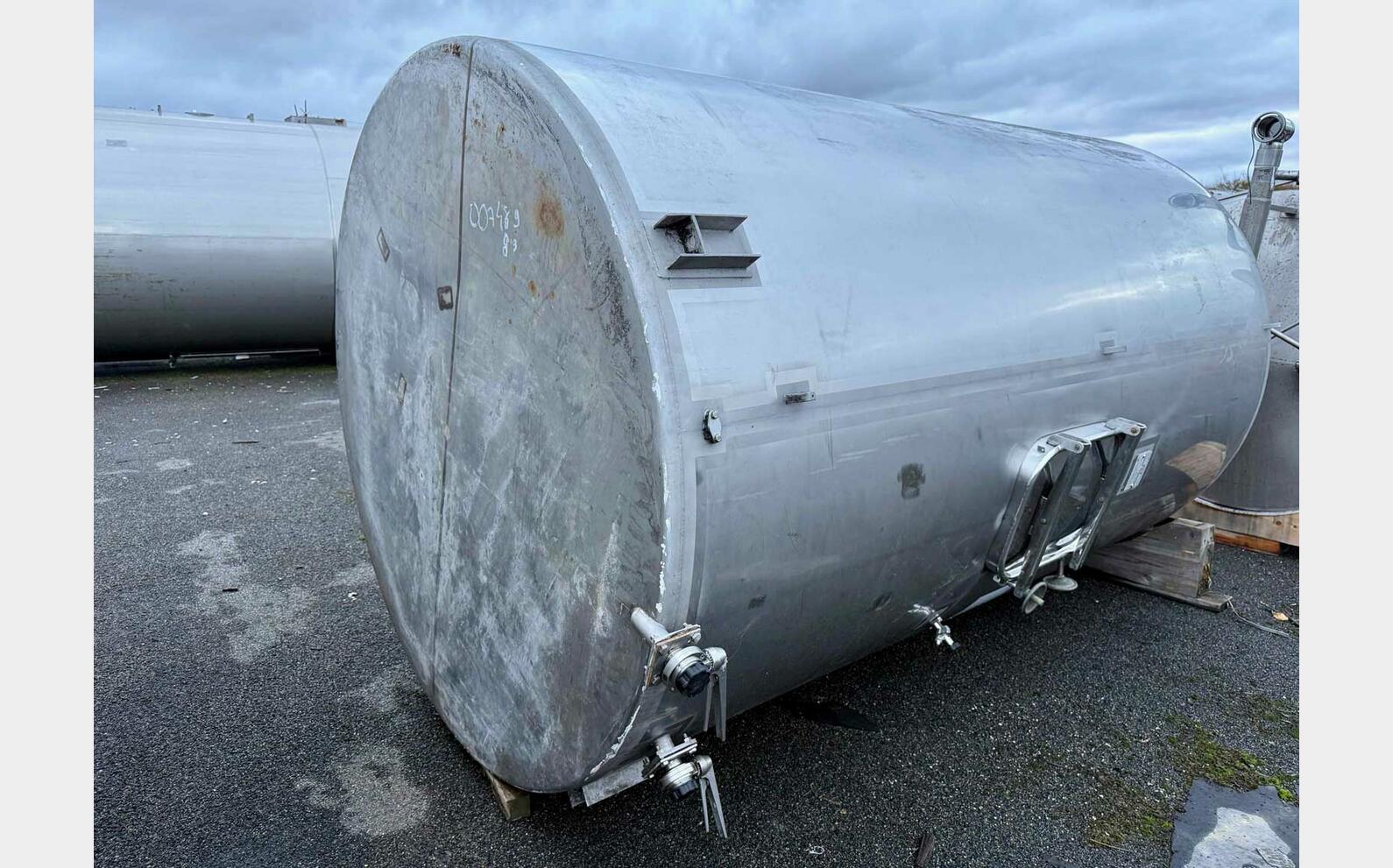 Ss tank - Flat bottom with boitard 85 HL (8,500 litres) BRAUTHITE