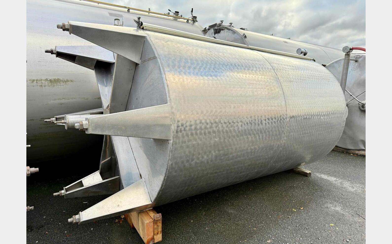 Cuve inox - Bouchonn&eacute;e - Fond conique 88 HL (8 800 litres) LAGOUARDE
