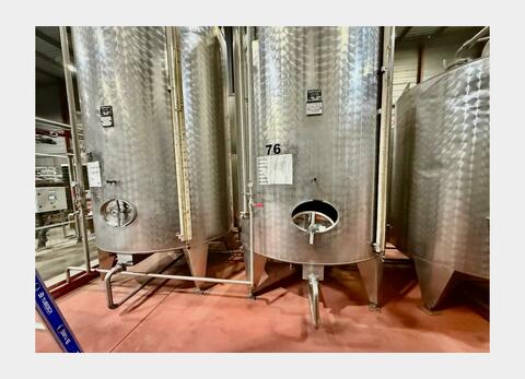 Cuve inox bouchonnée - Fond plat - Sur pieds