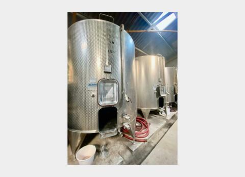 304 stainless steel tank - Enclosed - Flat bottom on feet