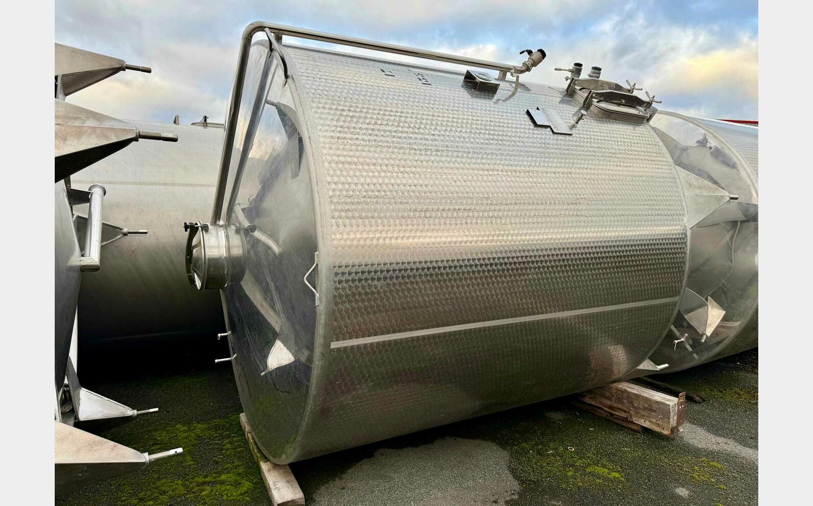 Cuve inox 304 thermor&eacute;gul&eacute;e 135 HL (13 500 litres) ALBRIGI