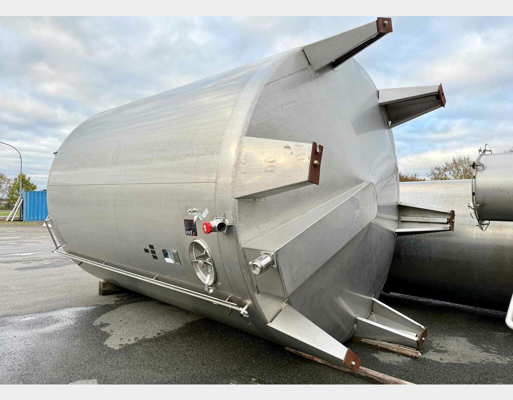 Cuve inox cylindrique verticale - sur pieds fermée