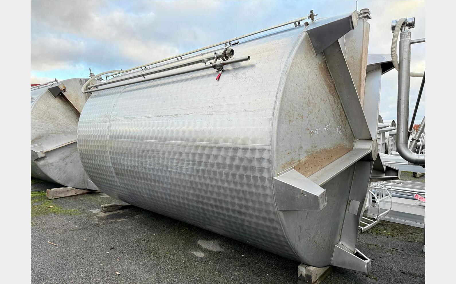 Ss tank - Flat bottom on legs 289 HL (28,900 litres) STAI