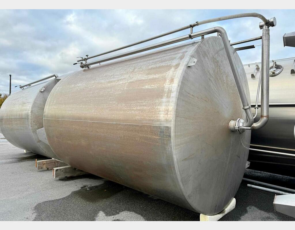 Stainless steel tank - Flat bottom on legs