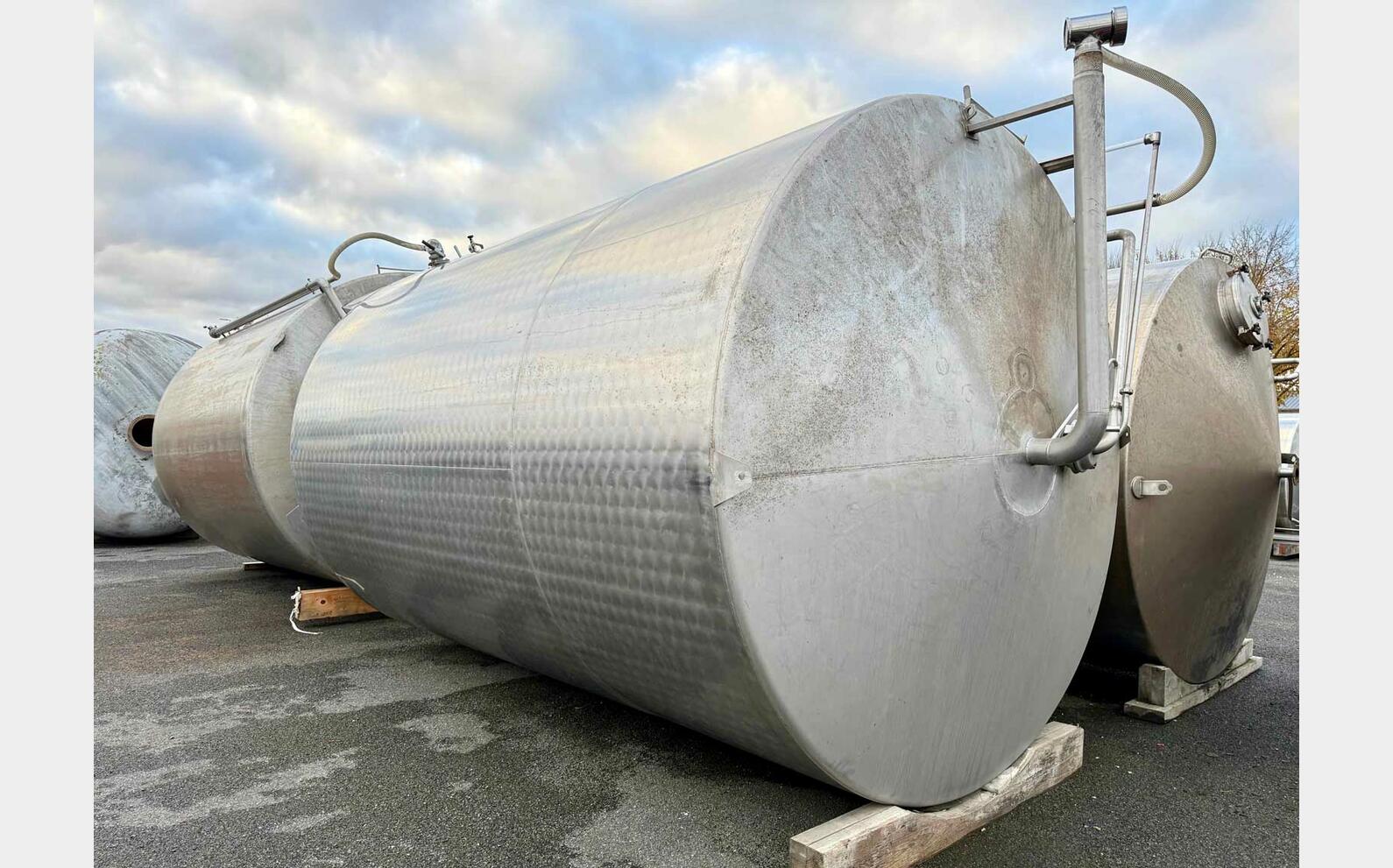 Ss tank - Flat bottom on legs 289 HL (28,900 litres) STAI