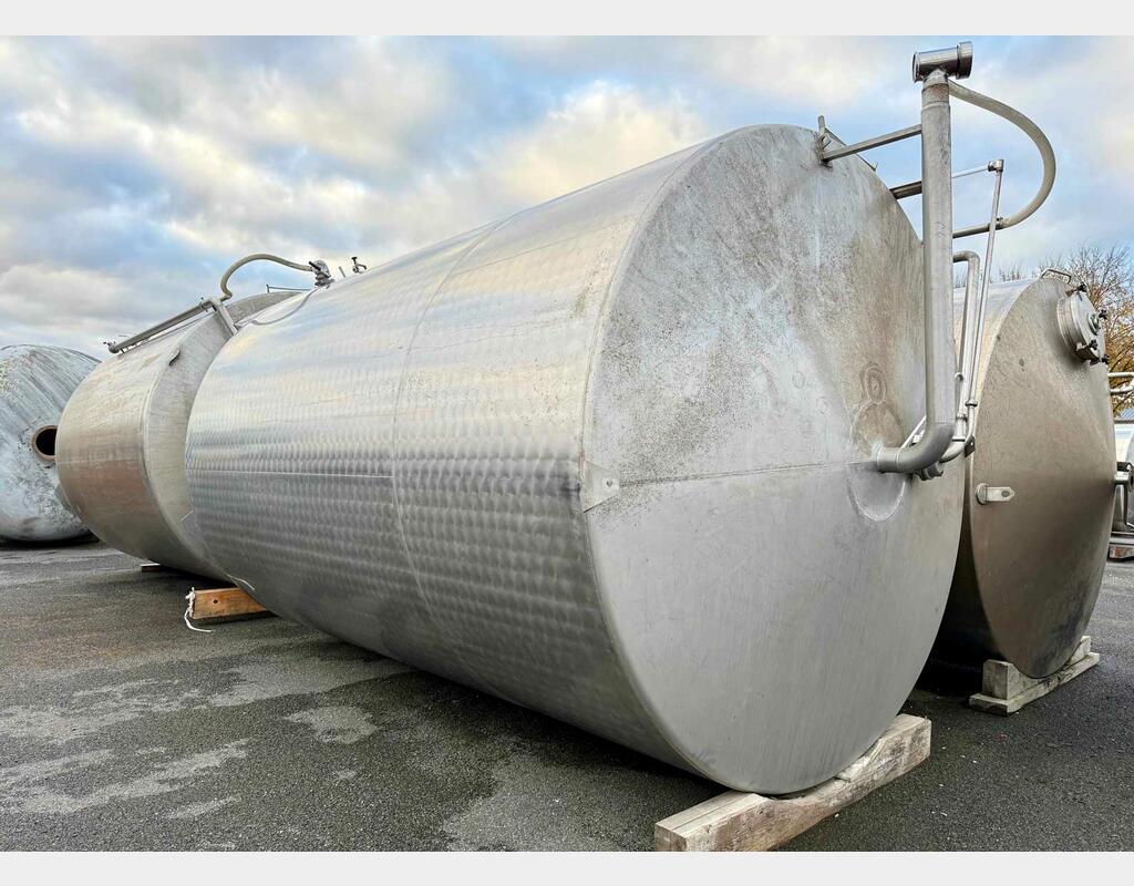 Stainless steel tank - Flat bottom on legs