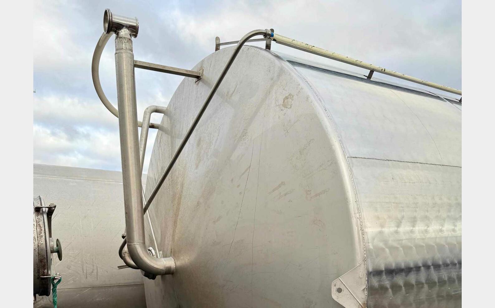 Cuve inox - Bouchonn&eacute;e - Fond plat 235 HL (23 500 litres) LAGOUARDE