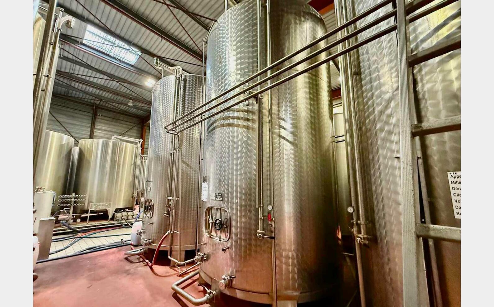 Ss tank - Corked - Flat bottom 235 HL (23,500 litres) LAGOUARDE