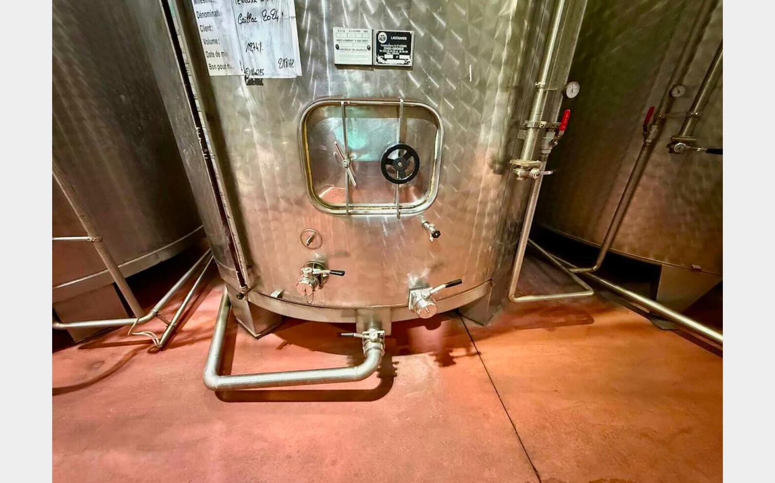 Cuve inox - Bouchonn&eacute;e - Fond plat 235 HL (23 500 litres) LAGOUARDE
