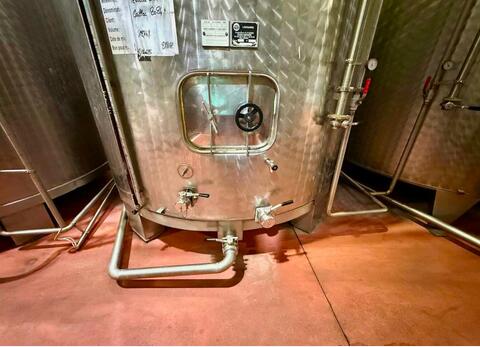 Stainless steel tank - Flat bottom on legs