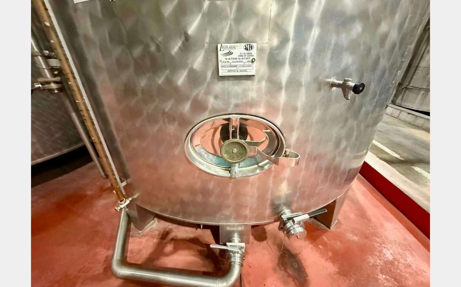 Ss tank - Flat bottom on legs 289 HL (28,900 litres) STAI