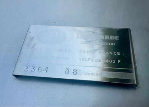 Vertical cylindrical stainless steel tank - On legs