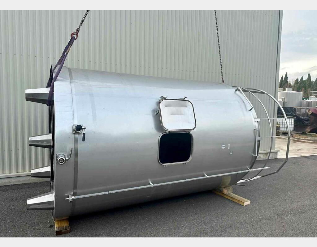 Vertical cylindrical stainless steel tank - On legs