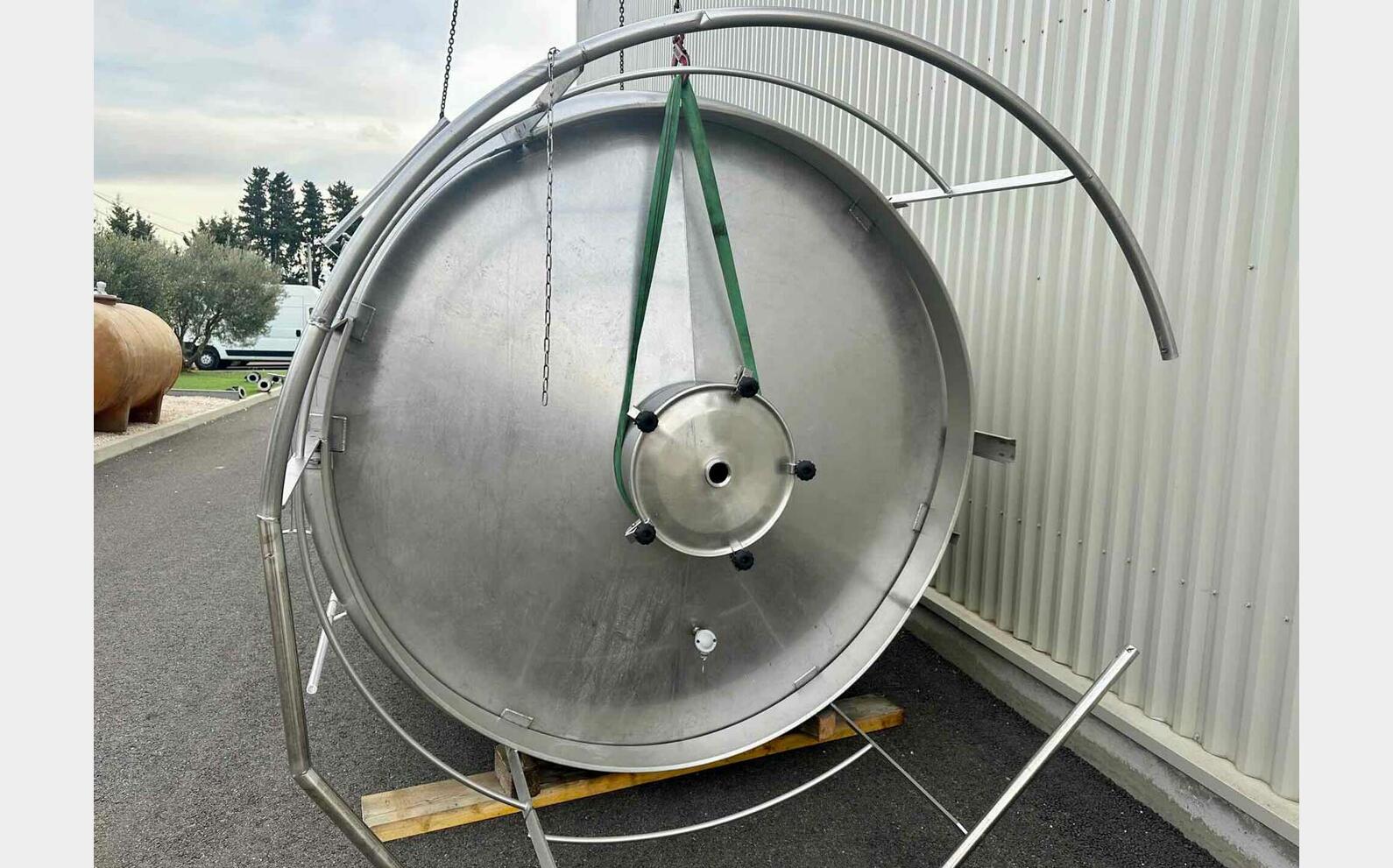 Cuve inox - Fond plat sur pieds 120 HL (12.000 litres) LAGOUARDE