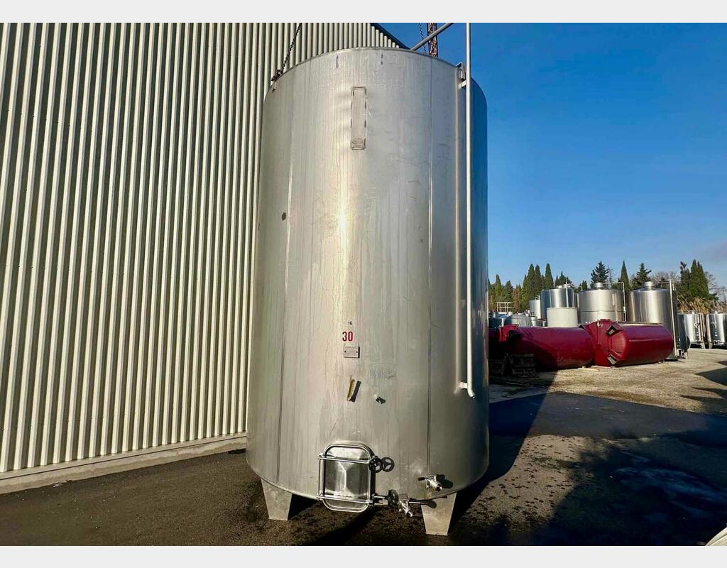 Stainless steel tank - Temperature controlled - On legs
