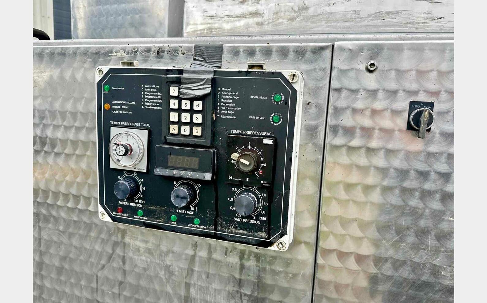 Press 30 HL (3,000 litres) FABBRI