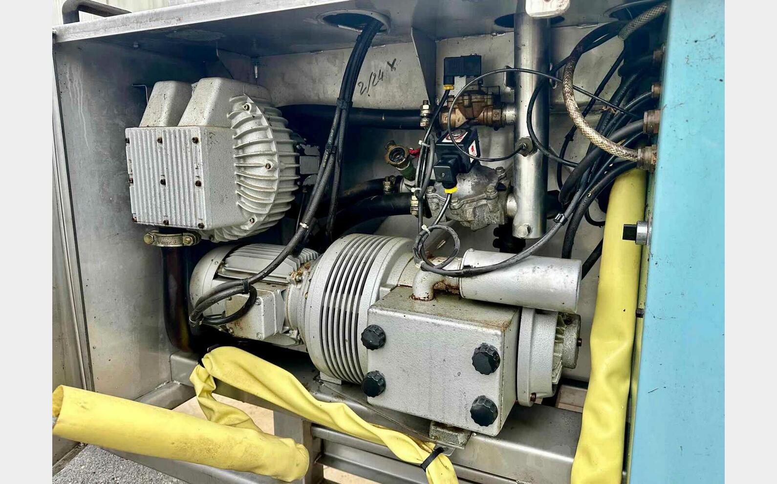 Press 30 HL (3,000 litres) FABBRI