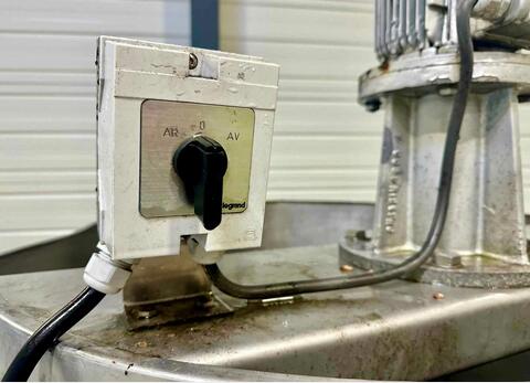 Cuve inox avec agitateur - Sur châssis - Fond conique