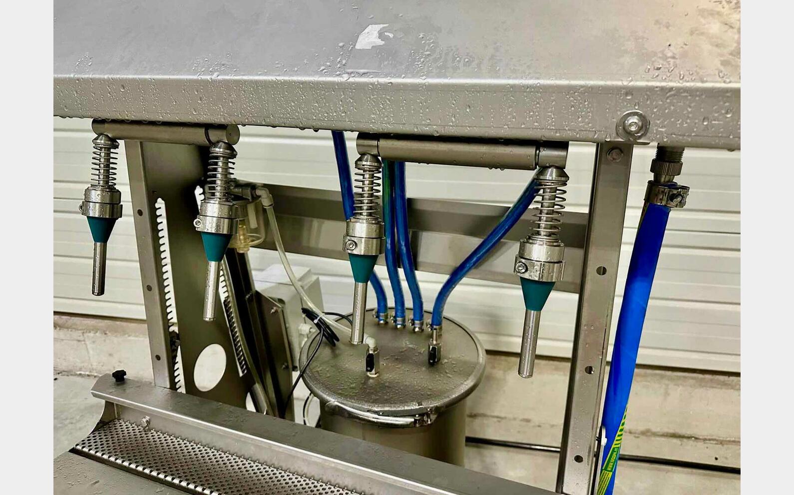 Tireuse semi-automatique pour huile MORI  TEM