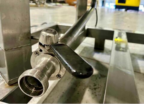 Cuve inox avec agitateur - Sur châssis - Fond conique