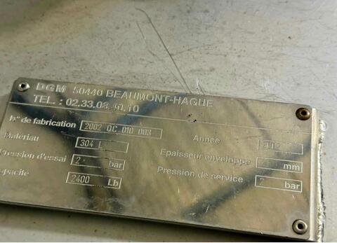 Stainless steel tank on legs