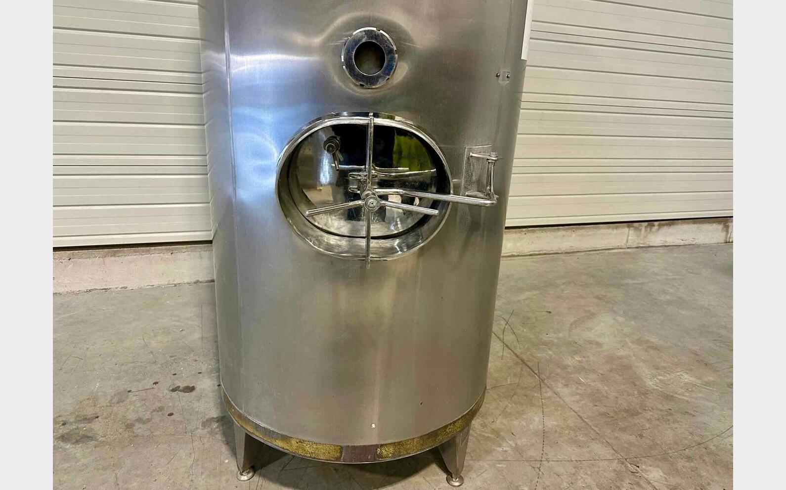 Stainless steel tank on legs 12 HL